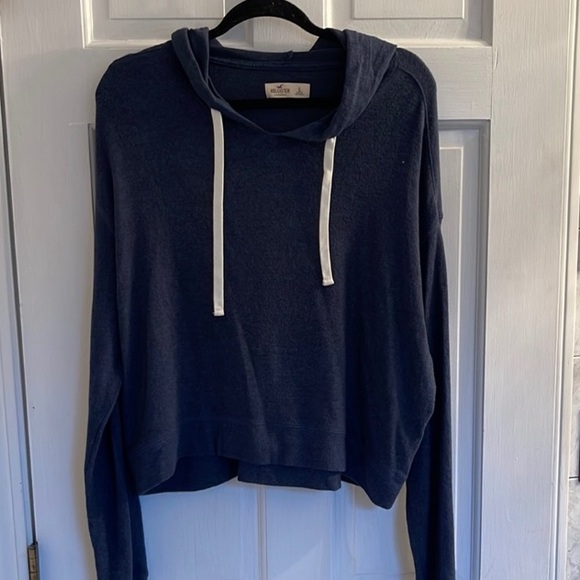 Hollister Light-Weight Cropped Hoodie Size L Navy Super Soft Excellent Conditio - Picture 1 of 4